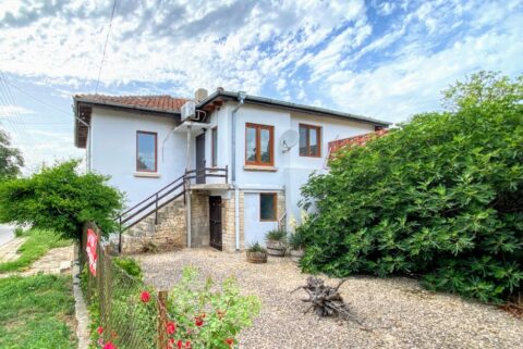 * Sold * Immaculate 3/4 bedroom detached house with own 2600 sq.m. garden and many extras. Excellent village and location – only 20 min drive to city of Varna