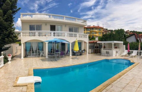 Villa by Albena with great views