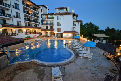 Bargain: Excellent 2 bed 2 bath apartment for sale in Kavarna Paradise, 300m from the beach