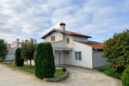So much value: 3-bed 3-bath house with views near Albena & Golden Sands