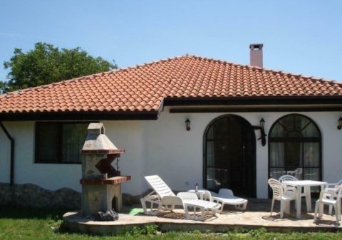 Furnished 3 bed 2 bath bungalow just by Kavarna & the coast