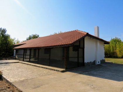 Large renovated stone built bungalow, 25min to beach