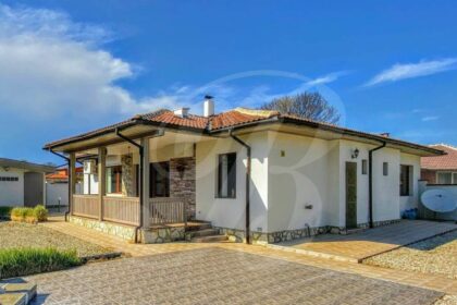 Fantastic house with pool in very nice village near Balchik and the coast