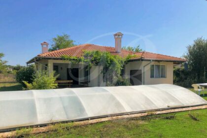 Bargain: Two excellent houses with pool near beaches and amenities