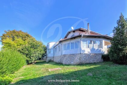 So much value: 3-bed 3-bath house with views near Albena & Golden Sands * Sold *