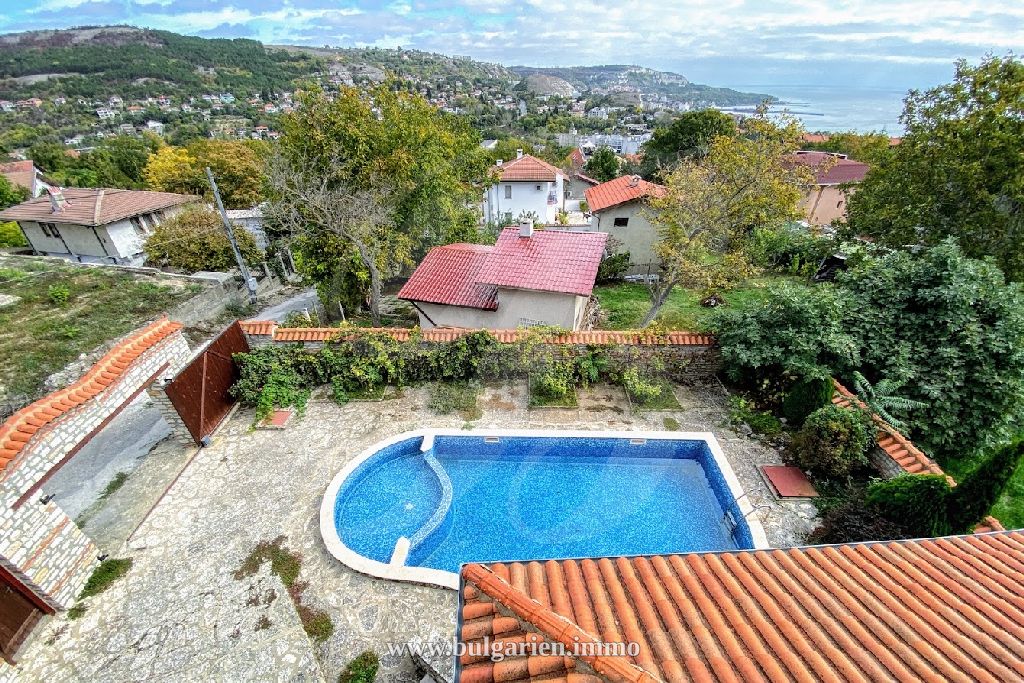 Beautiful 3+ bed house with seaview 5min from the beach * Sold