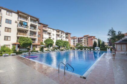 Bargain: 2 bed apartment in Ravda, Apollo – 200m from beach