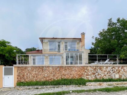 Superb villa near Albena with 180°sea-views and heated panoramic swimming pool