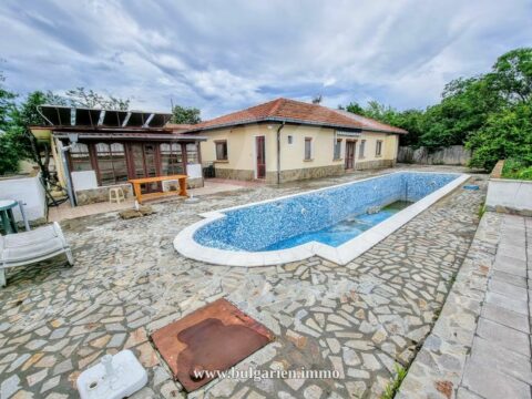 Single story house with pool near Sunny Beach  * Sold *