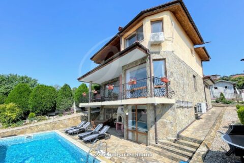 Splendid villa with panoramic sea views and pool near Albena