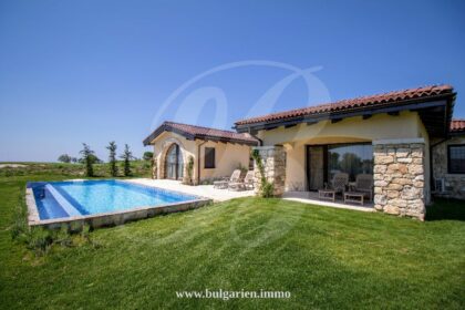 Tuscan-style villa with pool overlooking the golf course in BlackSeaRama