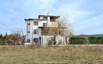 House with pool and lovely views near Albena & Golden Sands