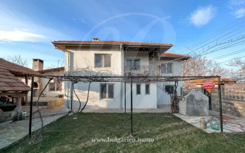 Two exceptional houses with 2000m plot and lovely views