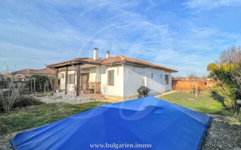 Lovely one-story house with pool near Balchik  * Sold *
