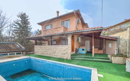 Two-storey house with swimming pool in Balchik