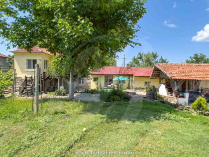 Lovely rustic property with 2600 sq.m. garden