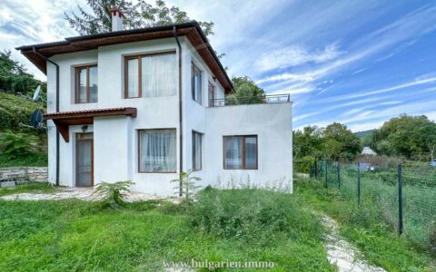 House in Balchik short distance to the beach and the royal botanic gardens
