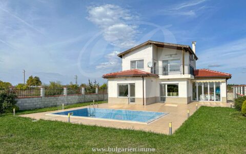 Villa with sea-pool and view near beaches and golf courses