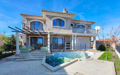 Luxury villa with sea-view in a gated community by the beach