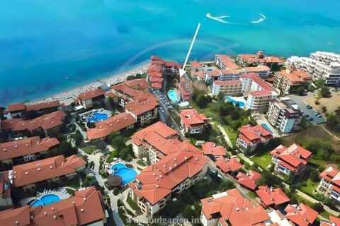 Beachfront 3-bedroom apartment with breathtaking sea views in Vlas – Etara 1