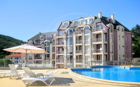 Bargain: Large apartment with sea-view in Kavarna Hills