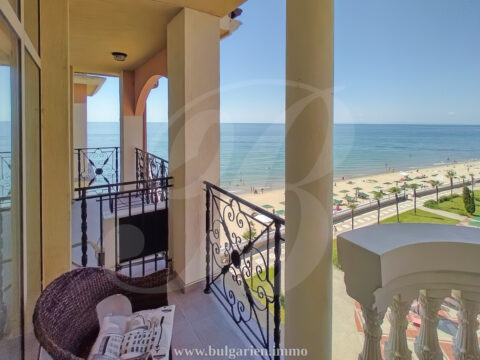 Large beachfront apartment with panoramic sea views – Elenite, Andalucia