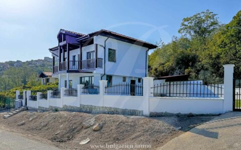 Two-story house with sea-views from all rooms