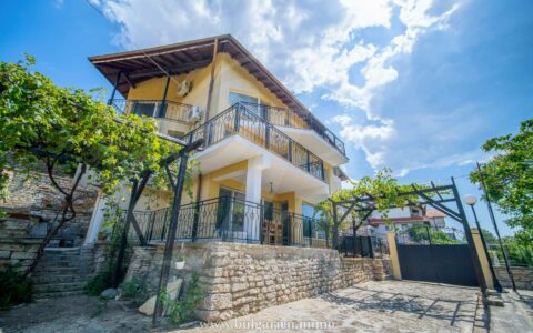 Spacious 3-story house with sea-view in Balchik