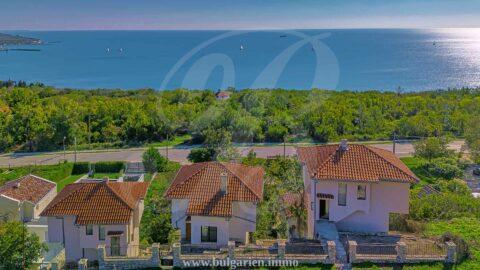 New three-story villa with 180° panorama over the Black Sea