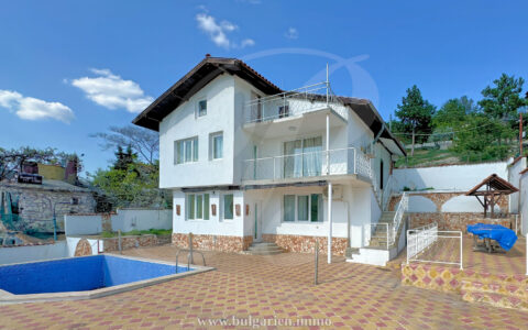 Serene villa with pool and breathtaking sea-views
