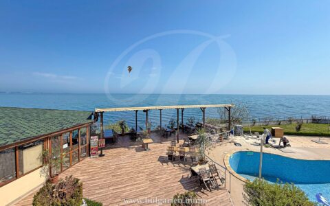 Beachfront townhouse with panoramic sea-views — Golf Coast