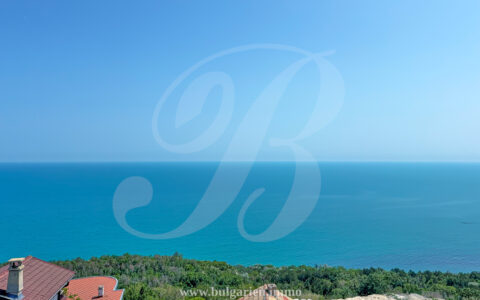 Villa with expansive sea-views and heated pool