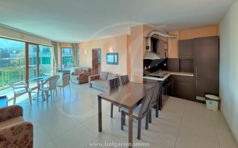 Third-floor two-bedroom with panoramic sea-views — Golf Coast