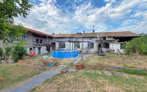 Countryside home in beautiful area, large plot of land and easy access to city amenities